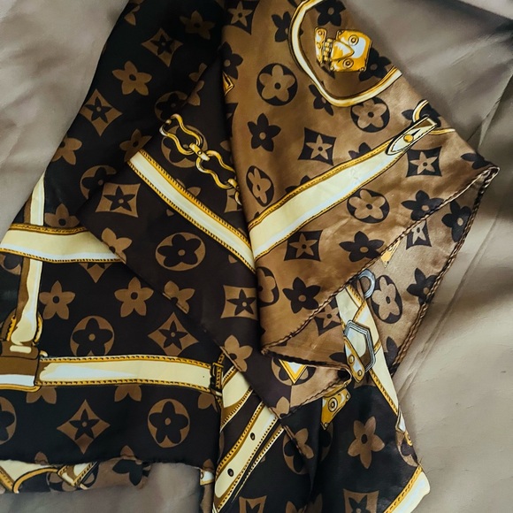 Louis Vuitton Accessories - Fashion Louis Vuitton Monogram Silk Scarf - Brown & Black with Gold Accents